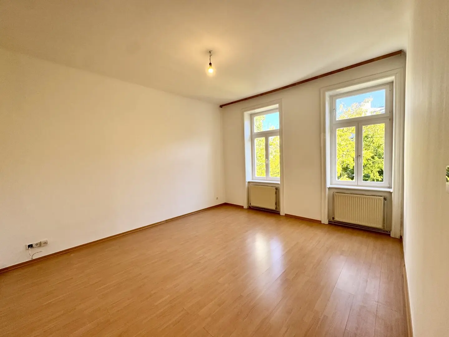 NEW! Absolute quiet location! Renovated 1.5 room apartment! Entirely facing the courtyard!