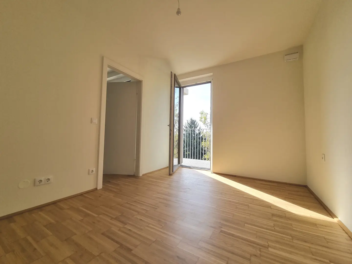 Wohnung mit sonnigem Balkon und Parkblick Jakomini Verde
