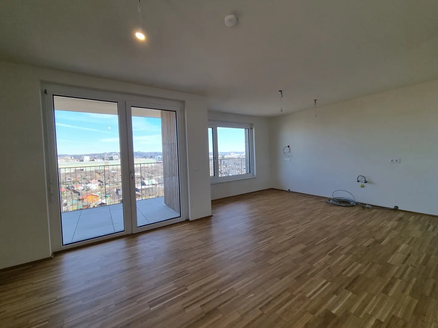 Lichtdurchflutete Wohnung nahe Stadtstrand und Mur