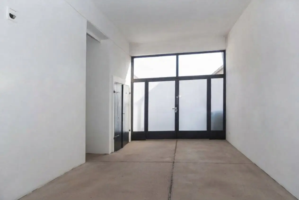 Haus mit 107 m² Halle, Wirtschaftsgebäude &amp; Hintauszufahrt – 890 m² Grundstück in Mönchhof
