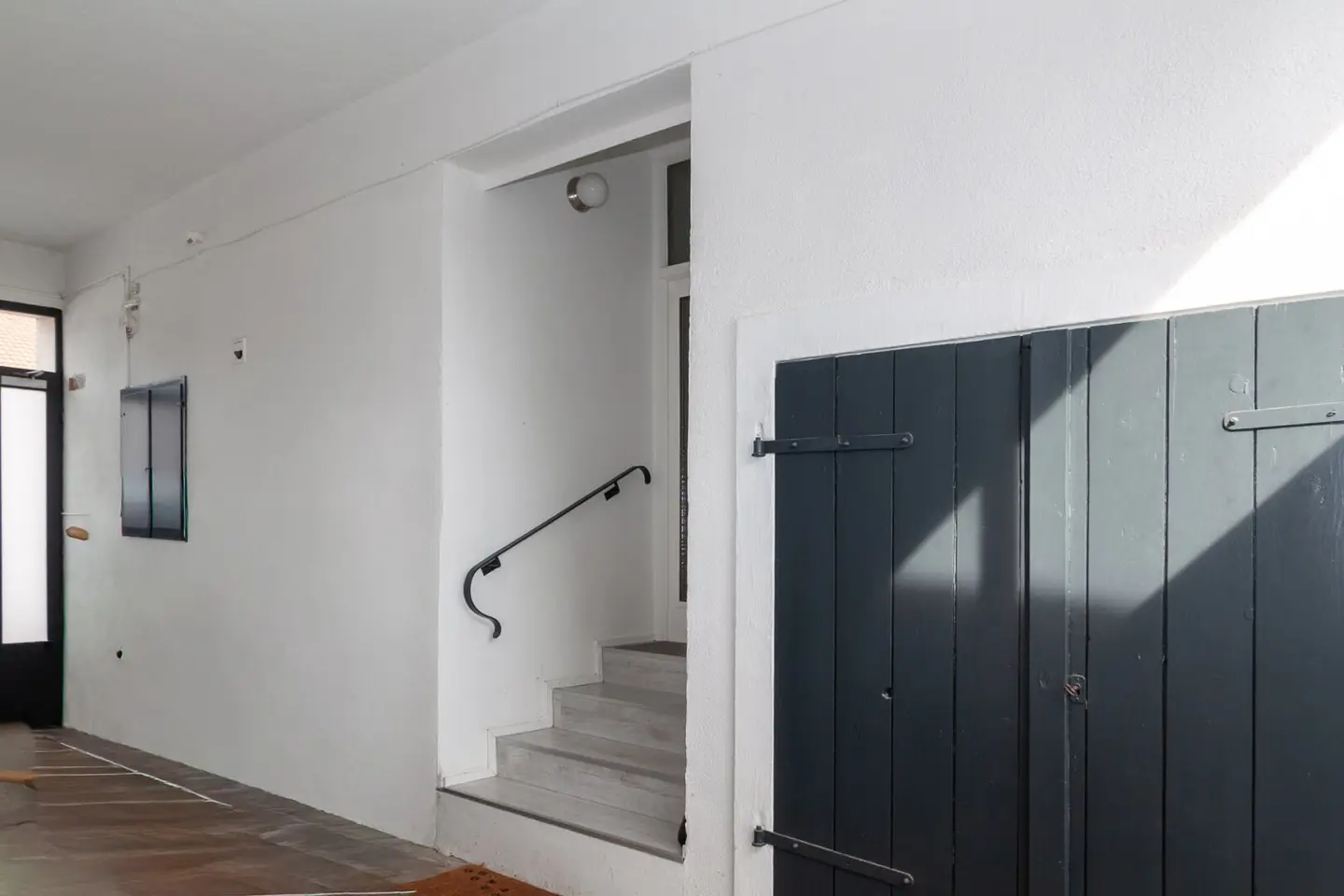 Haus mit 107 m² Halle, Wirtschaftsgebäude &amp; Hintauszufahrt – 890 m² Grundstück in Mönchhof