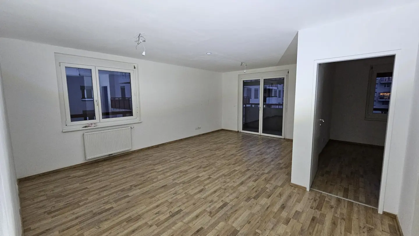 Open-ended, beautiful and like-new 3-room apartment with loggia