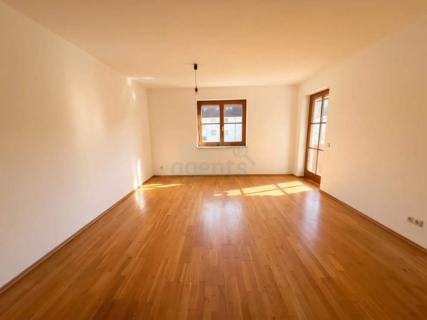 Sonnige Wohnung mit großer Loggia und Garage