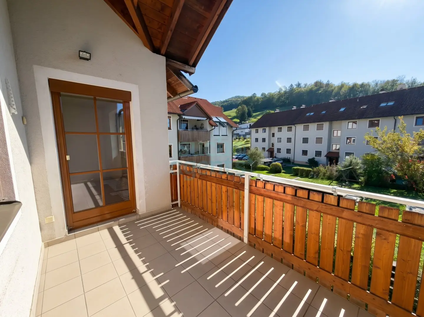 Sonnige Wohnung mit großer Loggia und Garage