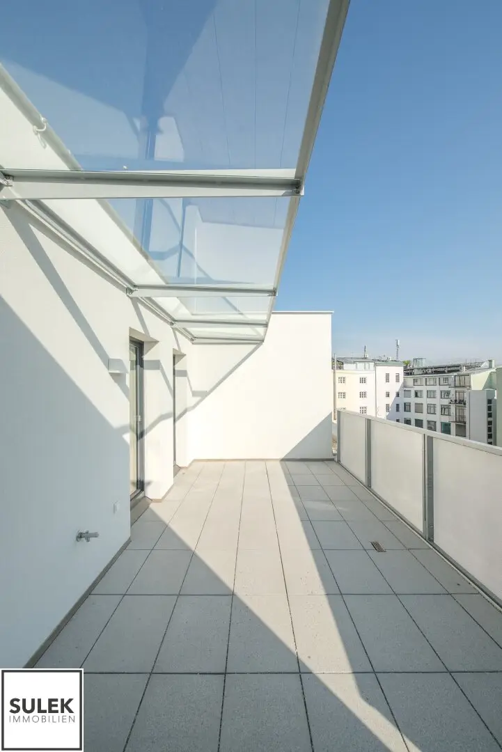 From 1.11.: 3-room attic apartment with roof terrace and loggia!