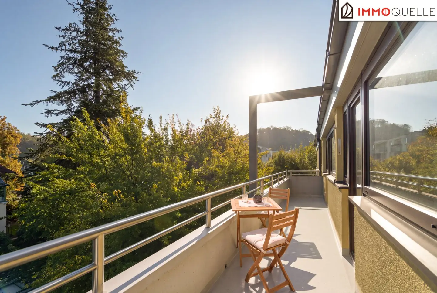 Wohnen im Grünen. Mitten in Salzburg mit Garage. - Helle 2-Zimmer-Wohnung mit großzügiger Loggia, Grünblick und eigener Garage in Riedenburg