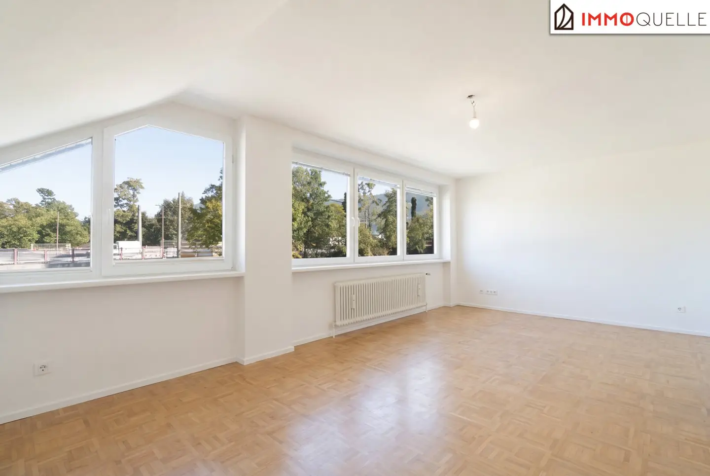 Stadtnah wohnen, Ruhe genießen - Helle 2-Zimmer-Wohnung im Erstbezug nach Sanierung mit Festungsblick, eigener Garage und ruhiger Lage nahe der Salzach