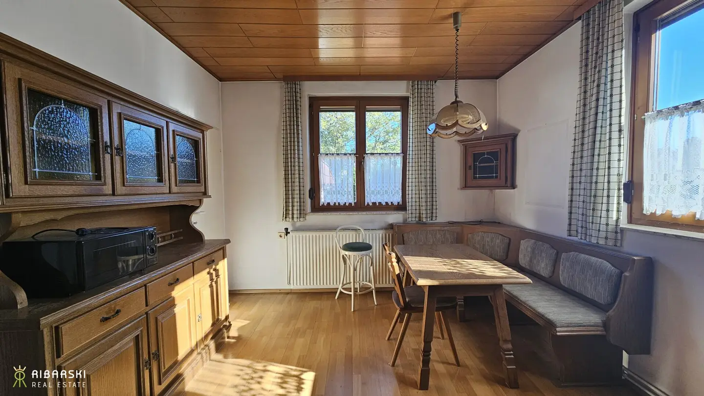 Geräumiges Haus mit zeitgemäßem Garten und großem Potenzial