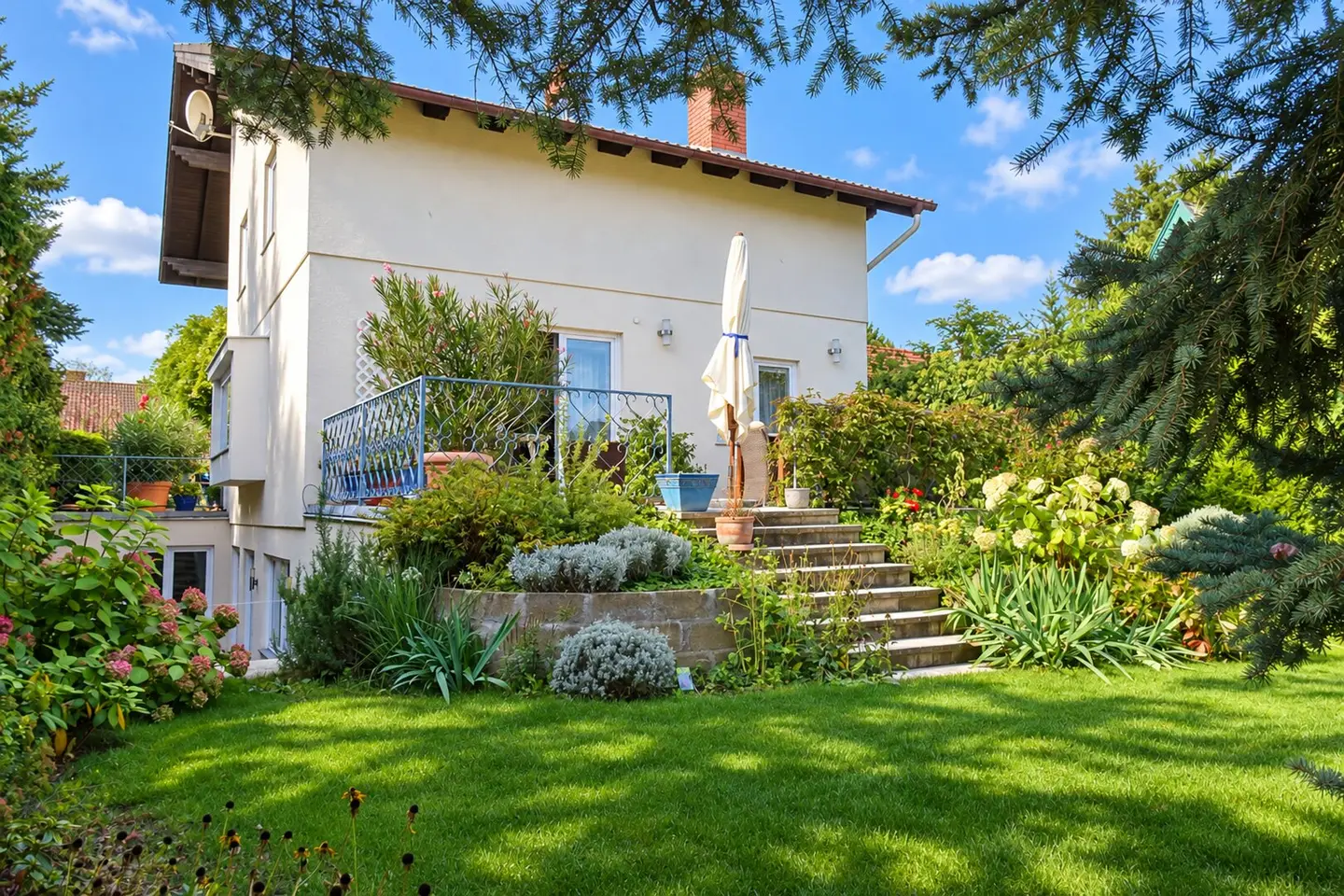 Ankommen und durchatmen – Einfamilienhaus mit Garten, drei Terrassen und Sauna in Perchtoldsdorf