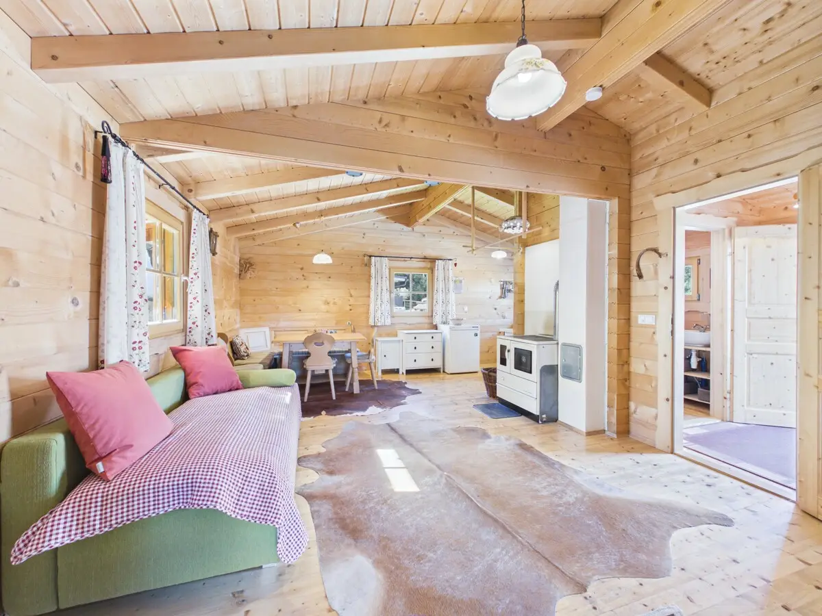 Ruhige Ferienwohnung mit Garten und Bergblick