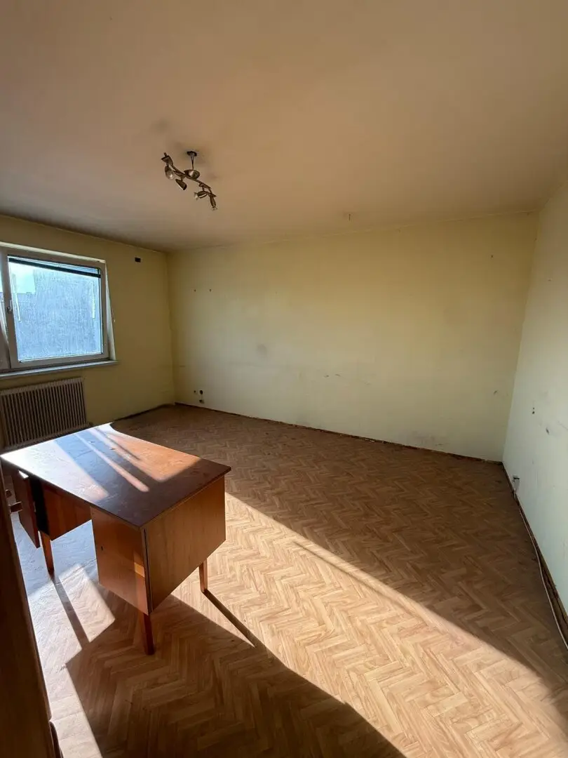 New building apartment in need of renovation 1210 for sale
