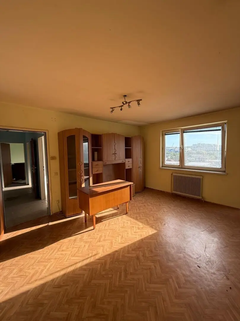New building apartment in need of renovation 1210 for sale