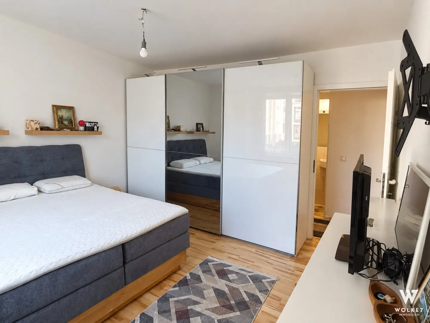 Completely renovated and furnished 2-room apartment including balcony | including elevator