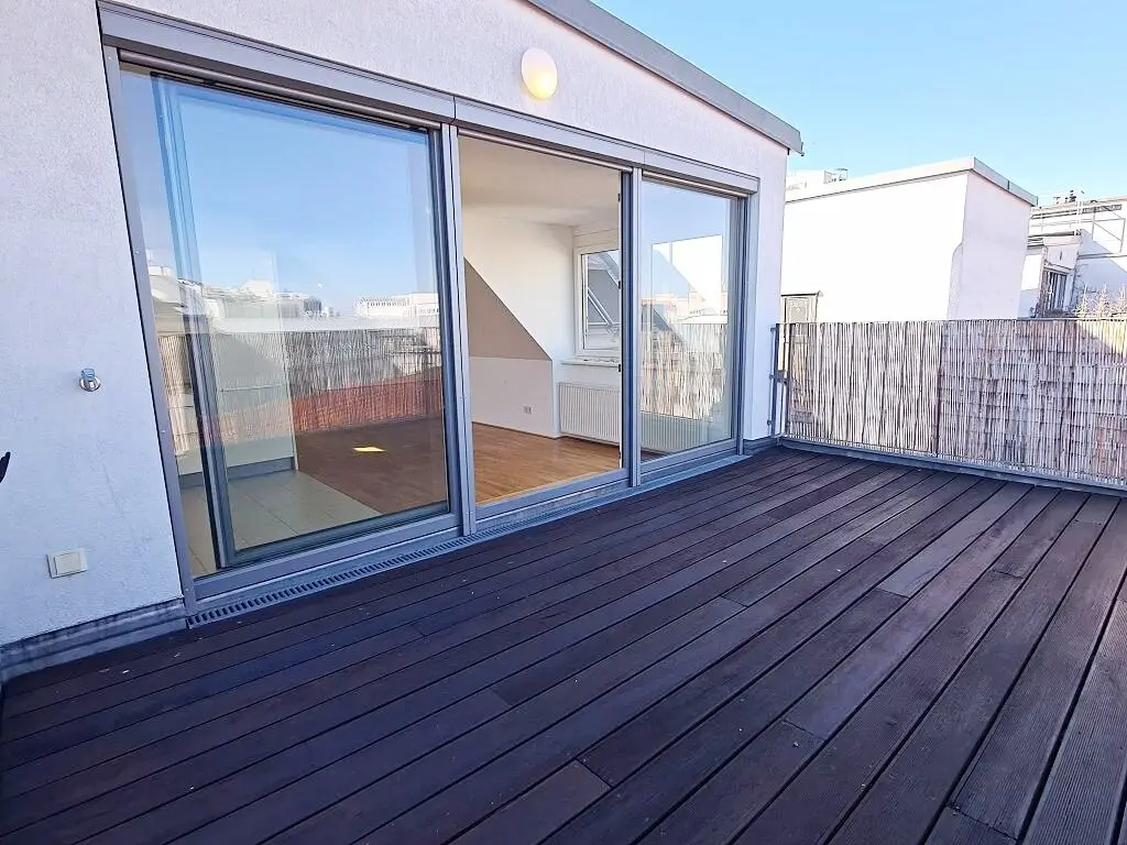 TERRASSENHIT, MARTKGASSE, 138 m2 Dachgeschoß mit 34 m2 Terrassen, 3 Zimmer, Wohnküche, Wintergarten, Wannenbad, Parketten, U4/U6-Nähe