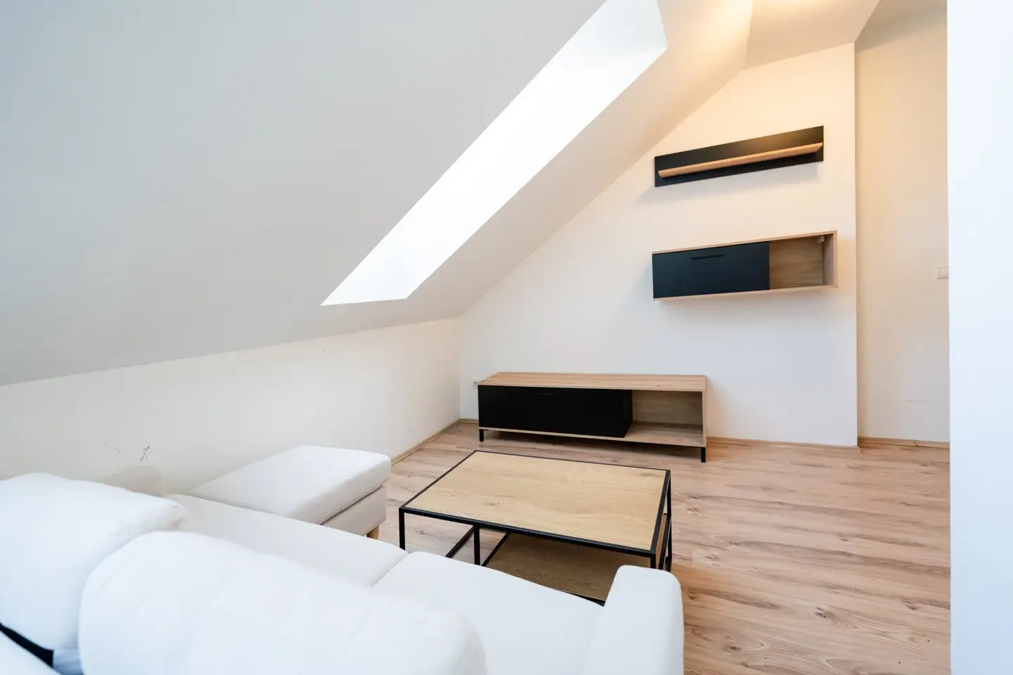 Eigentum statt Miete: Vollmöblierte 57 m² Dachgeschosswohnung in Graz-Puntigam