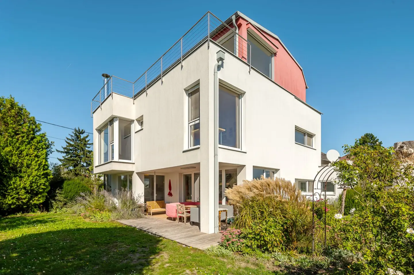 Architektenhaus mit unverbaubarem Grünblick - Wohnen auf höchstem Niveau!