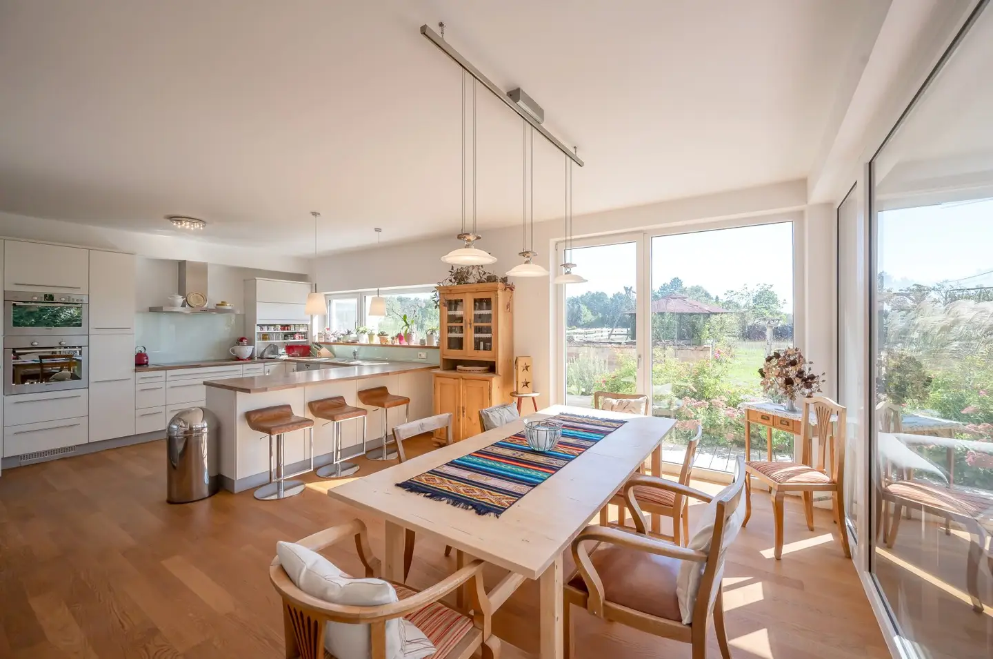 Architektenhaus mit unverbaubarem Grünblick - Wohnen auf höchstem Niveau!