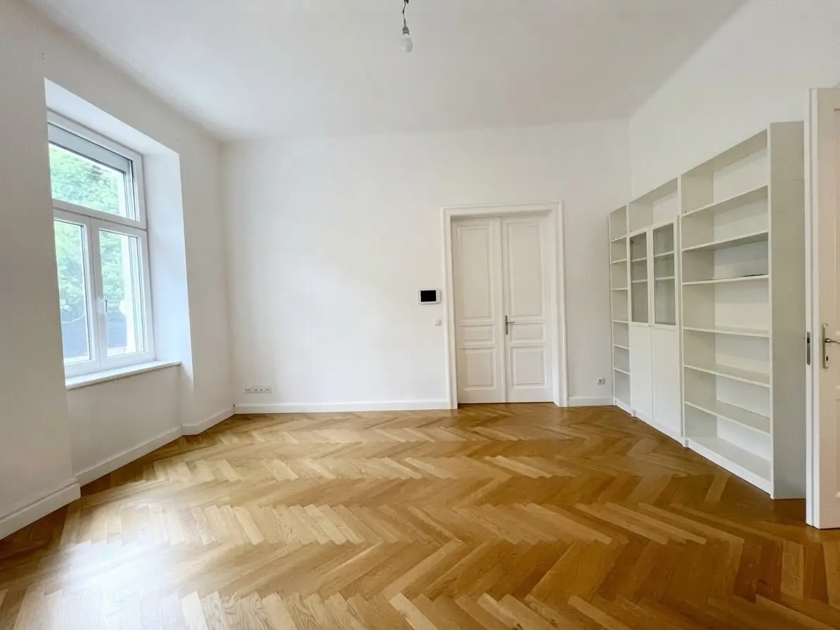 Stylish and spacious 3-room period apartment, near Kutschkermarkt and Währinger Straße