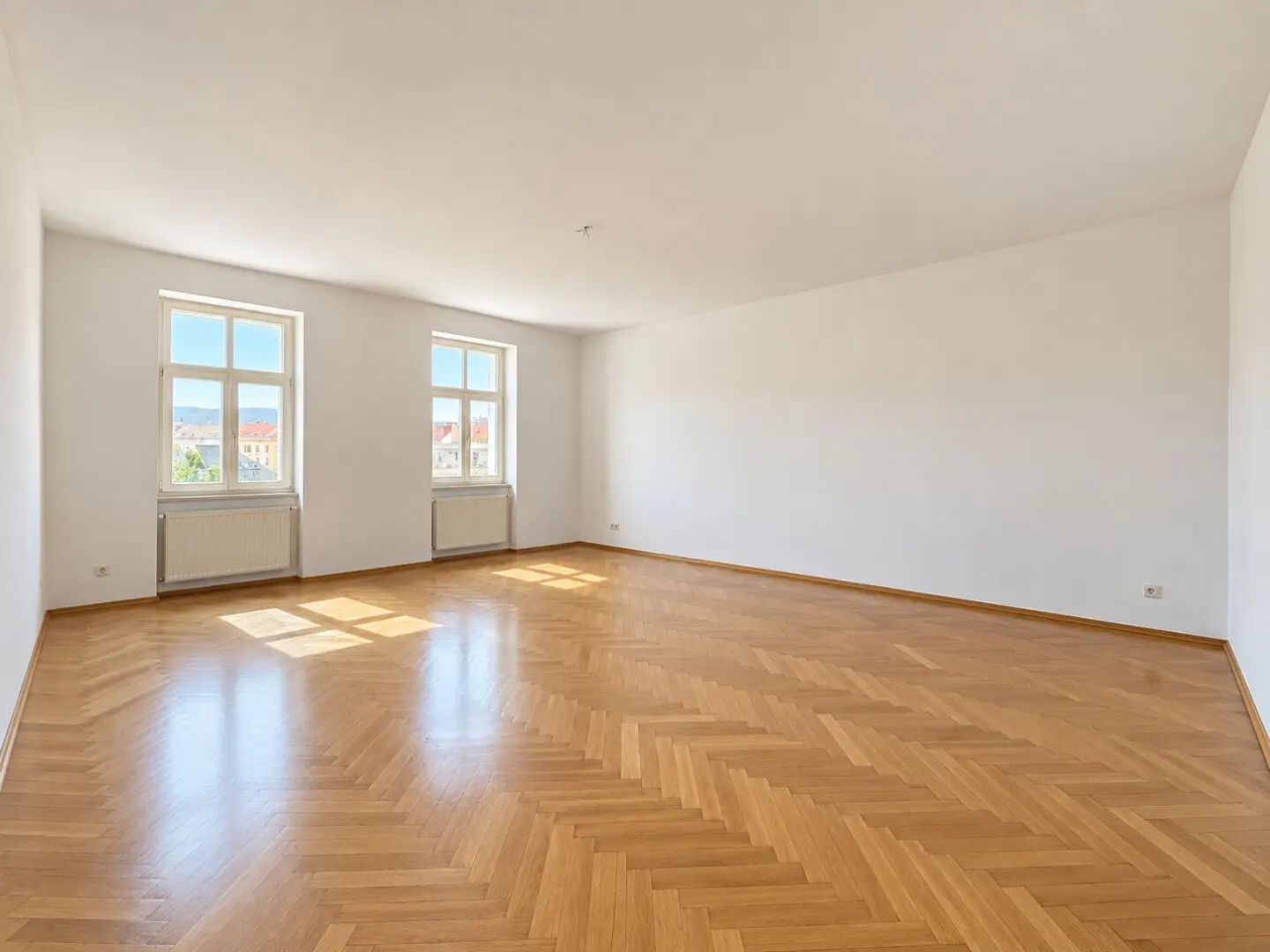Wunderschöne Altbauwohnung mit ruhiger 15m² Terrasse und Schlossbergblick in der Brockmanngasse