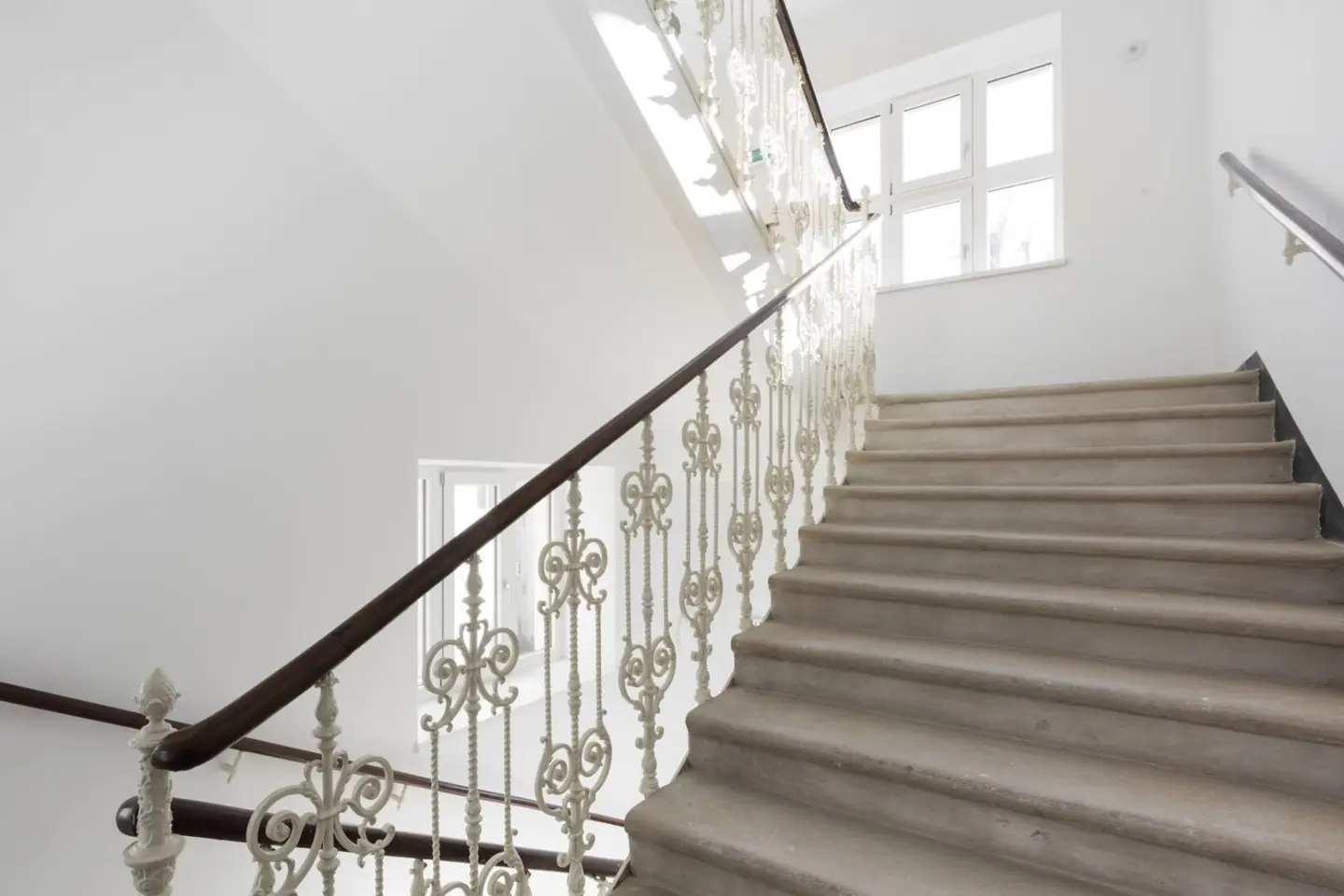 Commission-free - Beautiful apartment with balcony and view of greenery