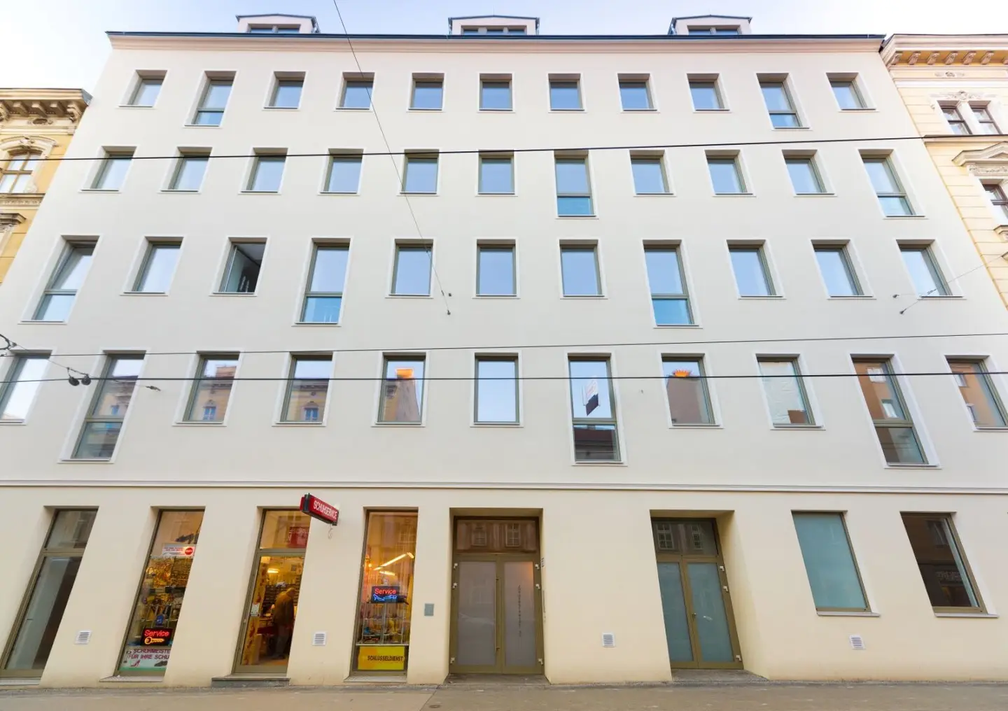 Commission-free - Beautiful apartment with balcony and view of greenery