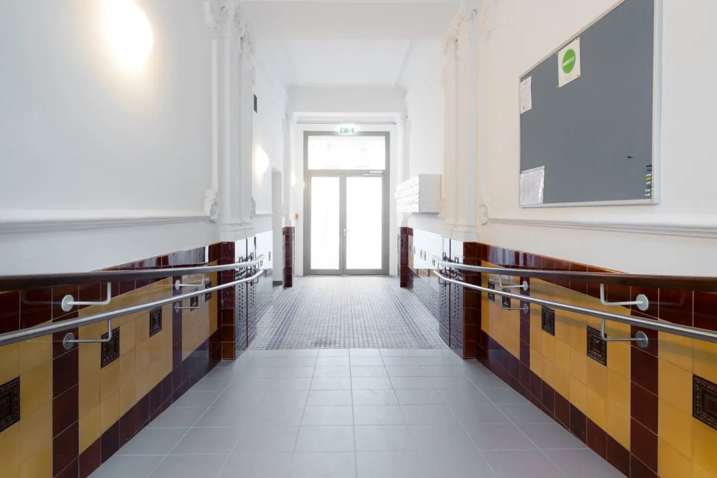 Commission-free - Beautiful apartment with balcony and view of greenery