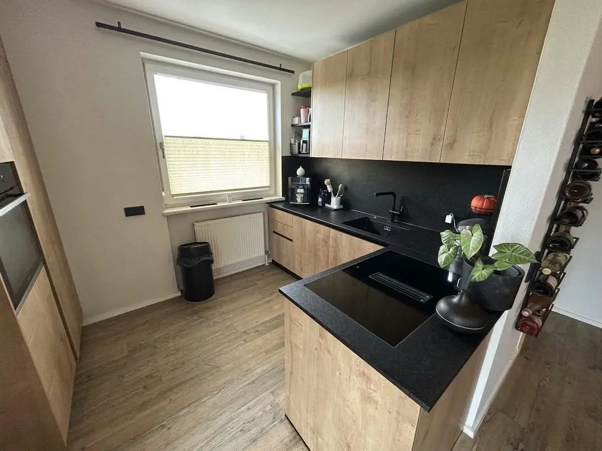 Spacious family apartment with double garage and ample space