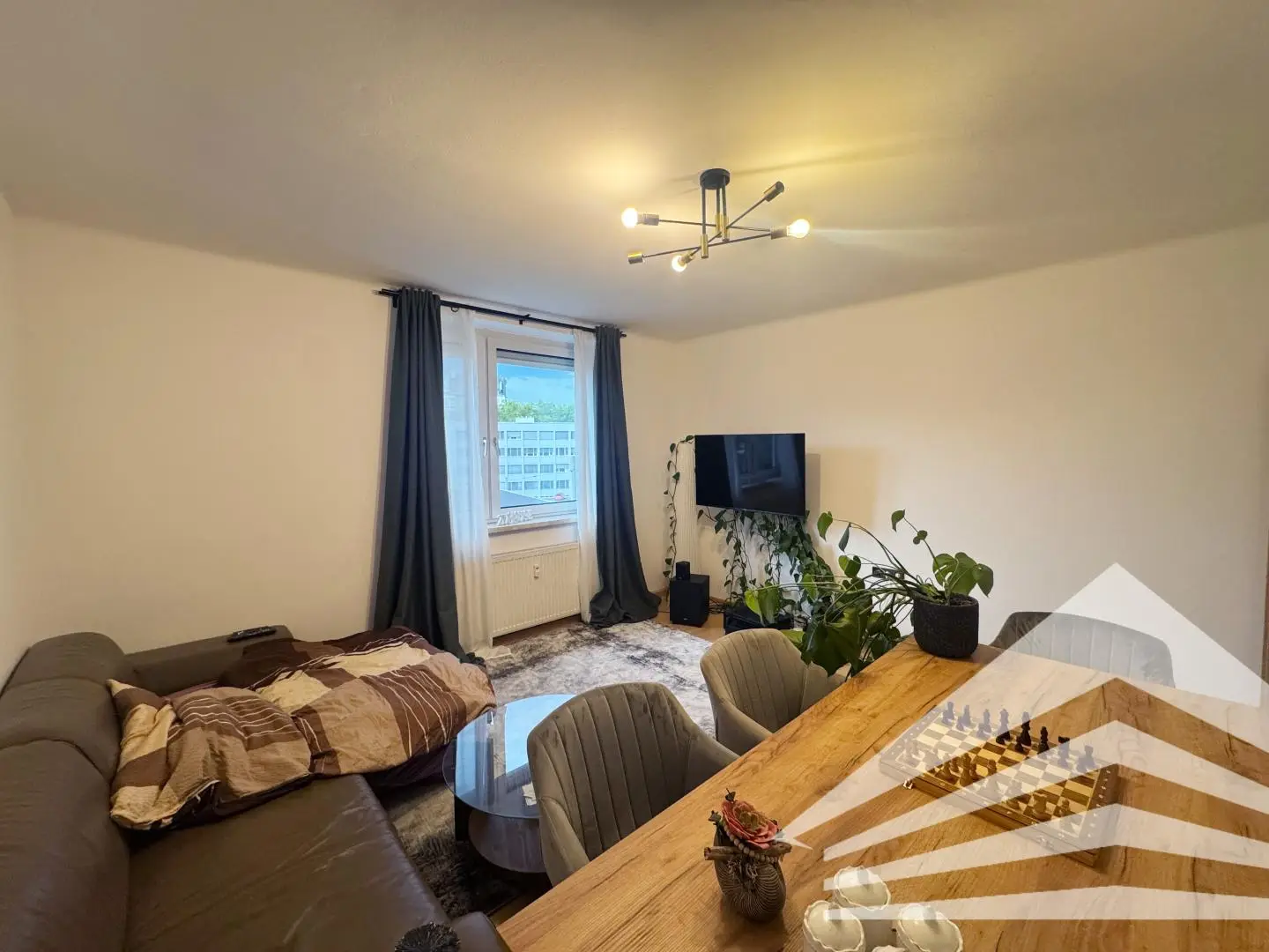Gut aufgeteilte Wohnung im Zentrum teilmöbliert