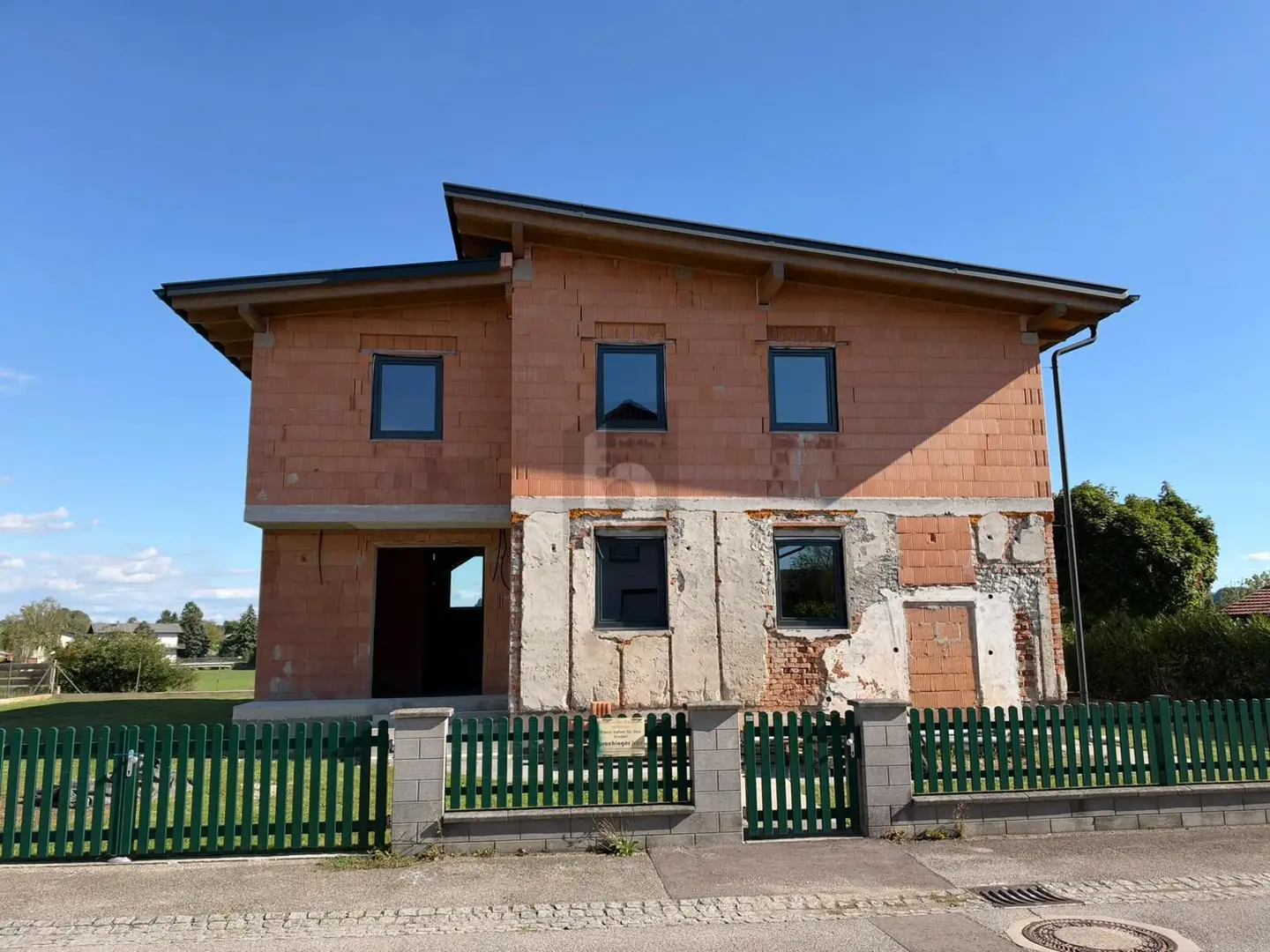Familienwohnung mit großem Garten und überdachter Terrasse