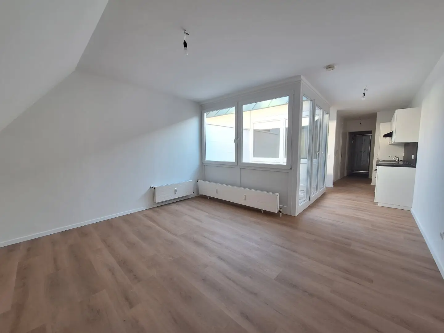 360° Tour / Renovated, modern 1.5-room attic old building apartment with atrium