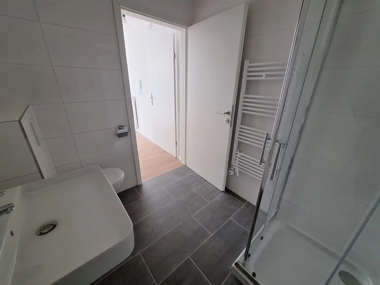 360° Tour / Sanierte, moderne 1,5-Zimmer-Dachgeschoss-Altbauwohnung mit Atrio