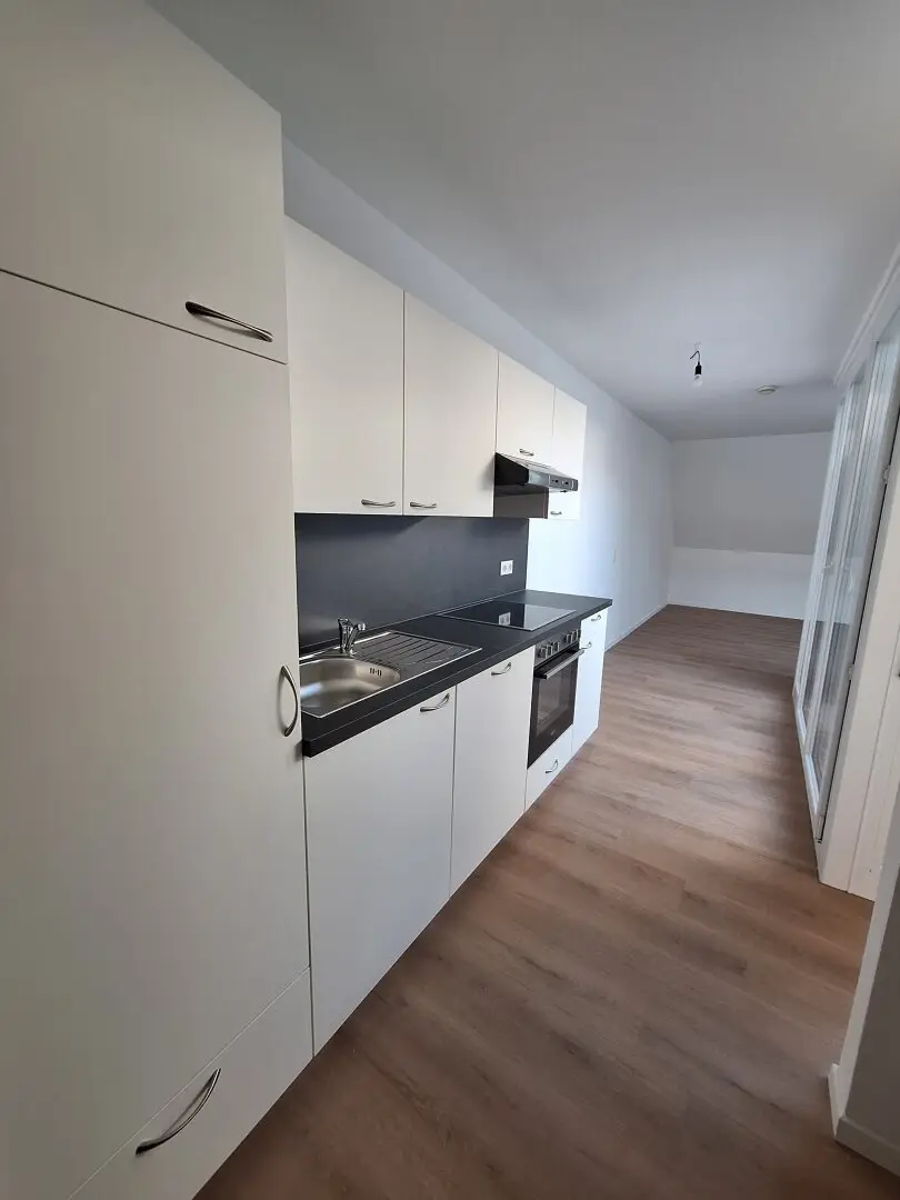 360° Tour / Sanierte, moderne 1,5-Zimmer-Dachgeschoss-Altbauwohnung mit Atrio