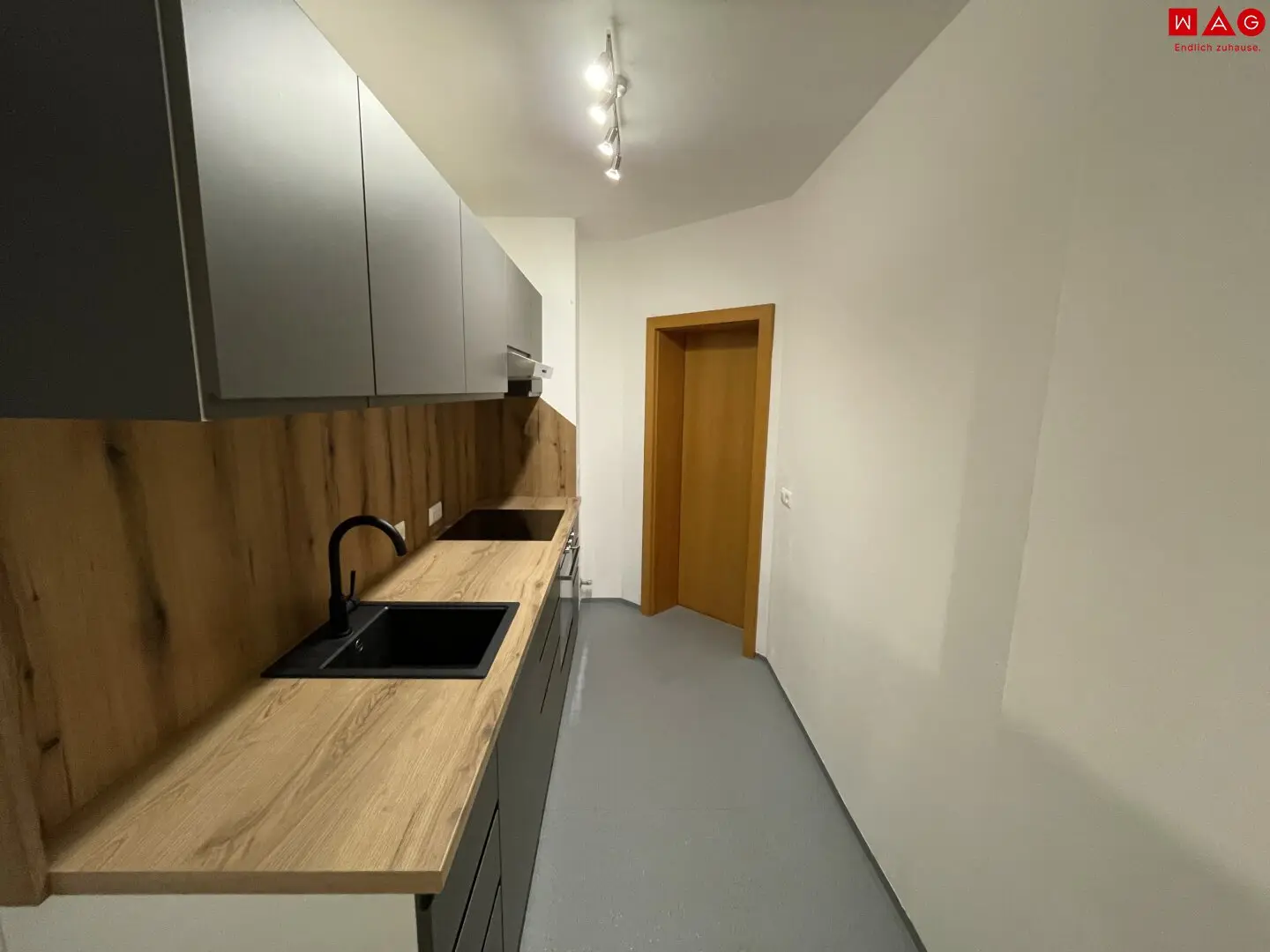 Keine lästige Parkplatzsuche! 2-Raum Wohlfühl-Wohnung mit Balkon und Garage