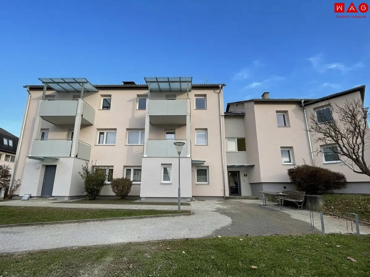 Keine lästige Parkplatzsuche! 2-Raum Wohlfühl-Wohnung mit Balkon und Garage