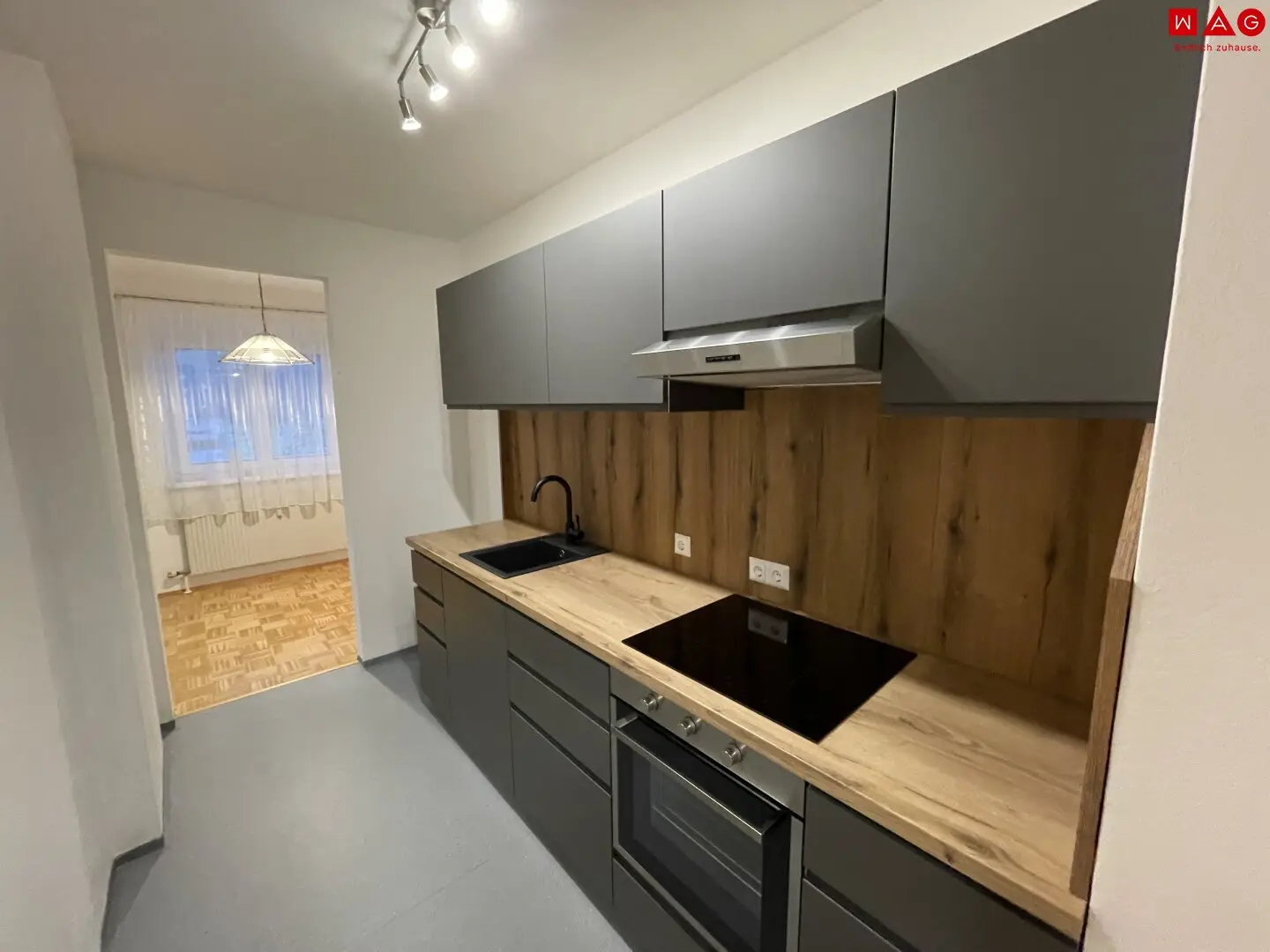 Keine lästige Parkplatzsuche! 2-Raum Wohlfühl-Wohnung mit Balkon und Garage