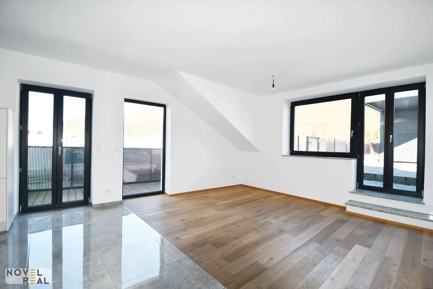Wunderschöne 3 Zimmerwohnung mit großer Dachterrasse inklusive einem Tiefgaragenstellplatz