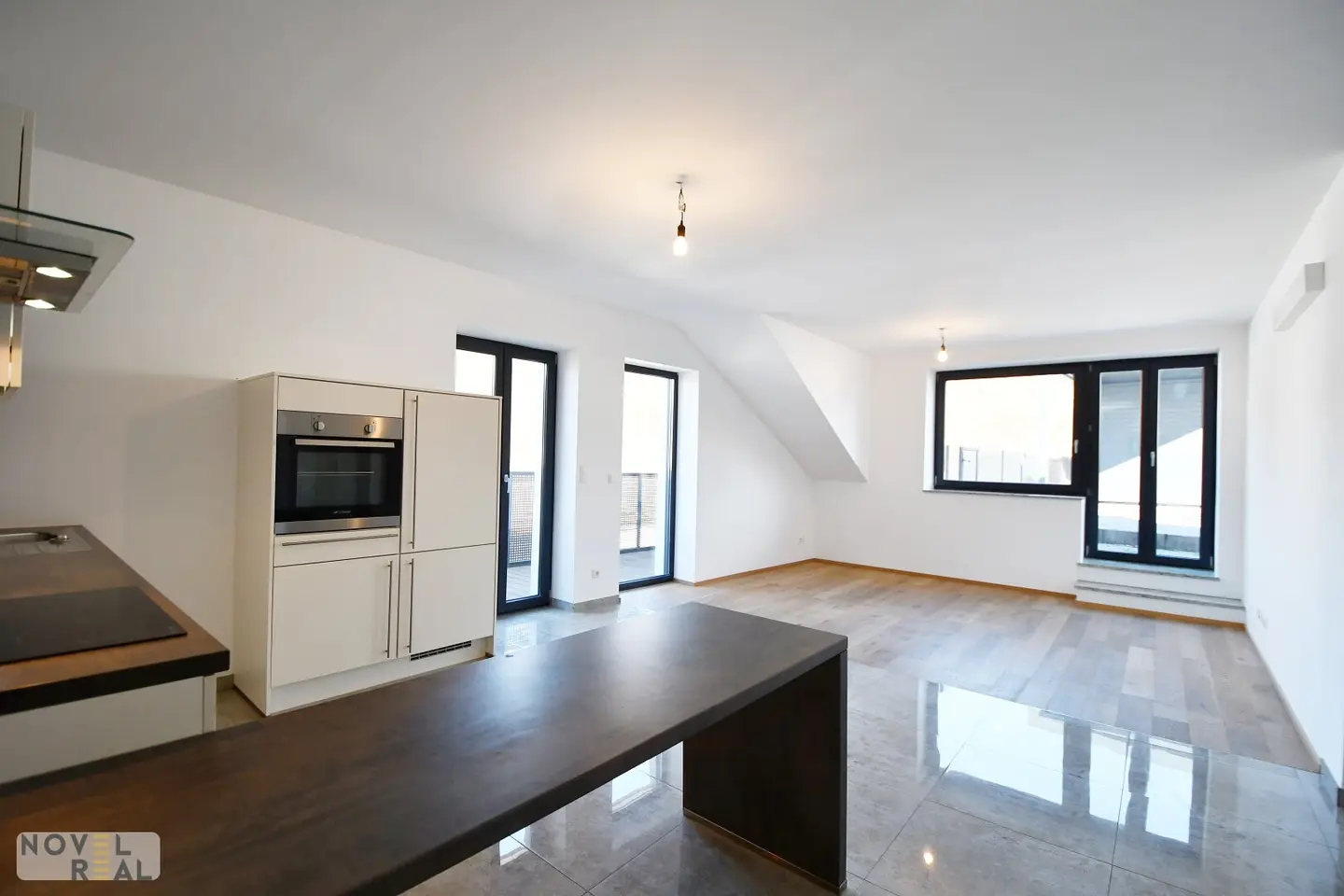 Wunderschöne 3 Zimmerwohnung mit großer Dachterrasse inklusive einem Tiefgaragenstellplatz