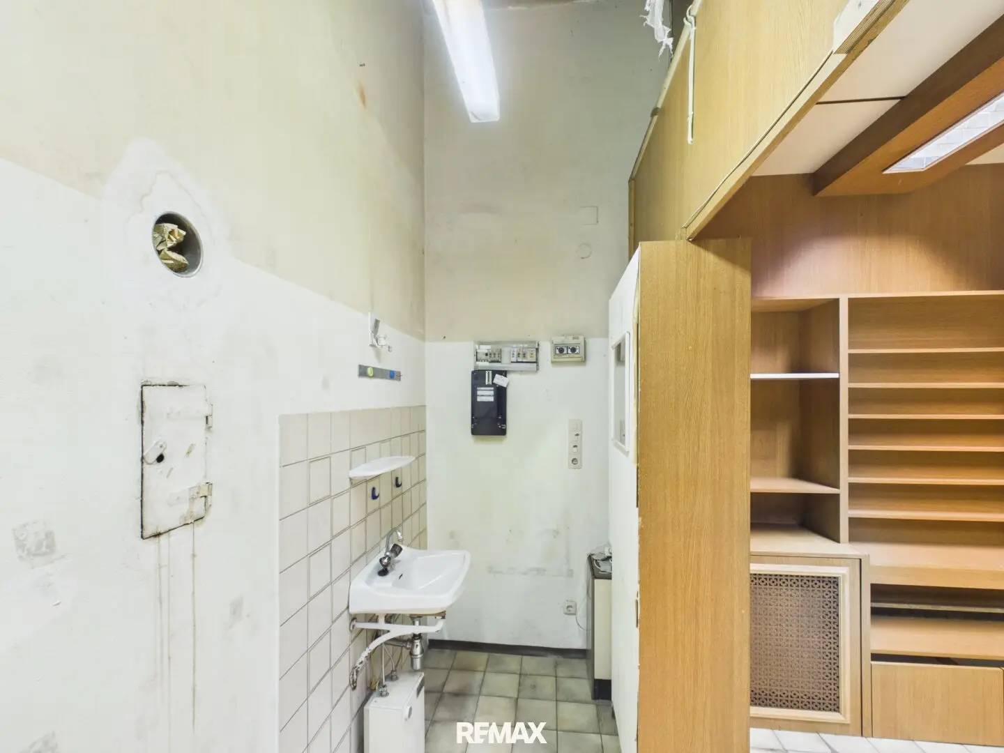 Storage with 24 m² in 1060 Vienna - rentable only in combination