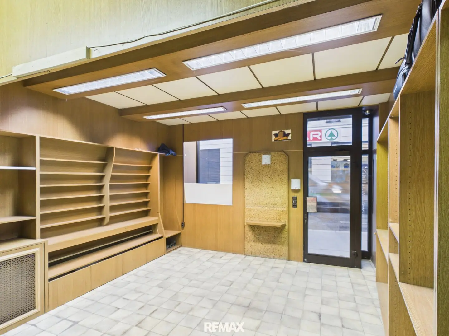 Storage with 24 m² in 1060 Vienna - rentable only in combination