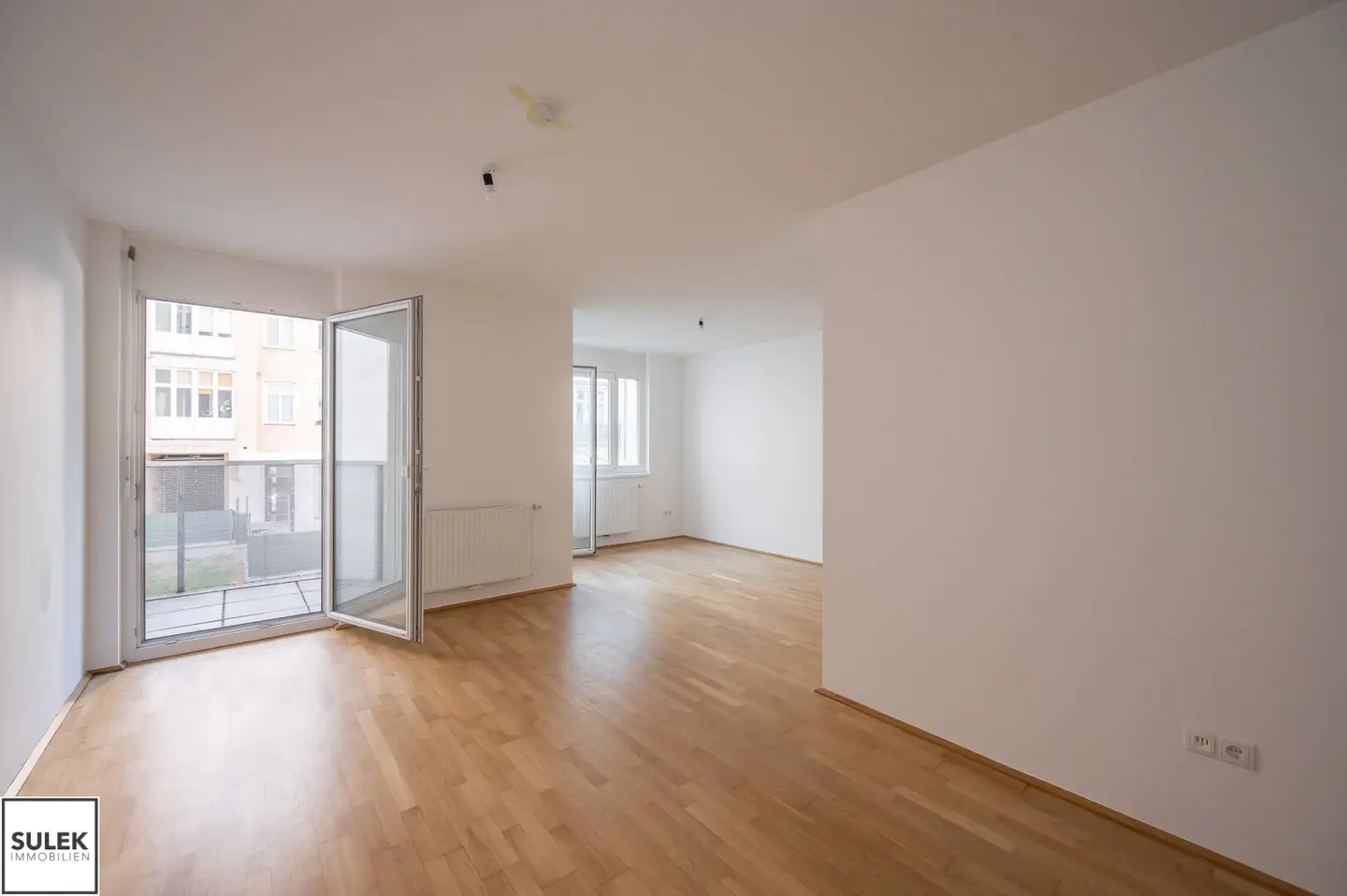 Spacious living in the 3rd District: 4 rooms, balcony &amp; top infrastructure near Wien Mitte