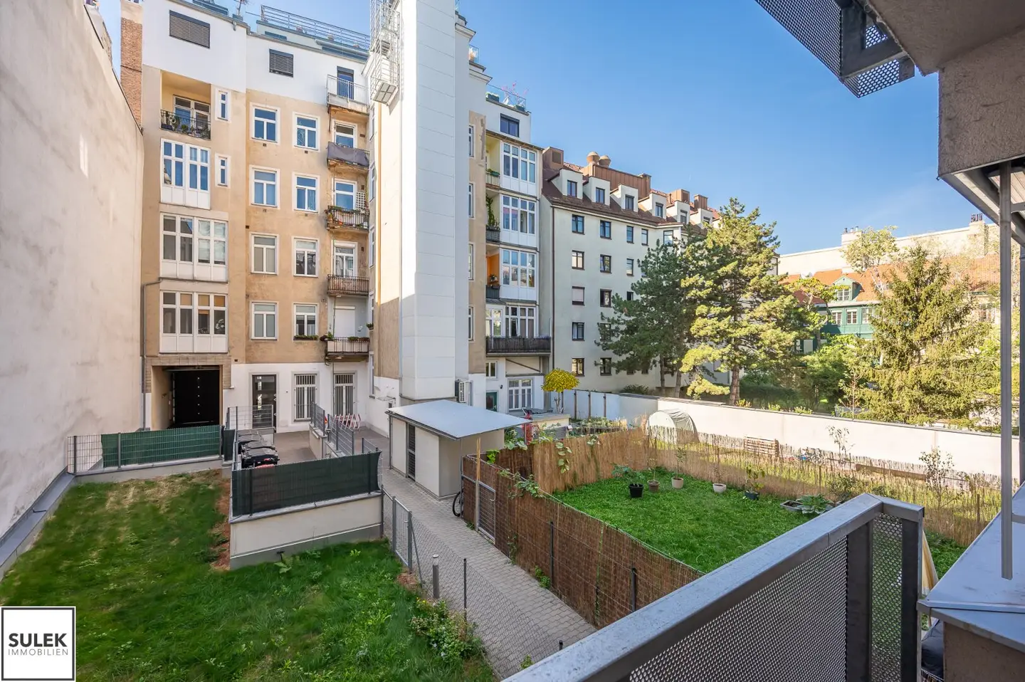 Spacious living in the 3rd District: 4 rooms, balcony &amp; top infrastructure near Wien Mitte
