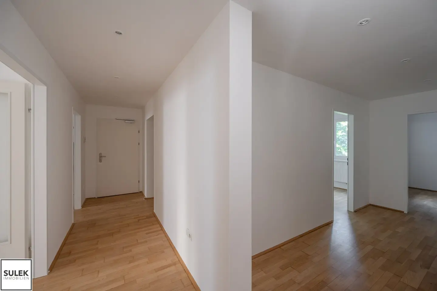 Spacious living in the 3rd District: 4 rooms, balcony &amp; top infrastructure near Wien Mitte