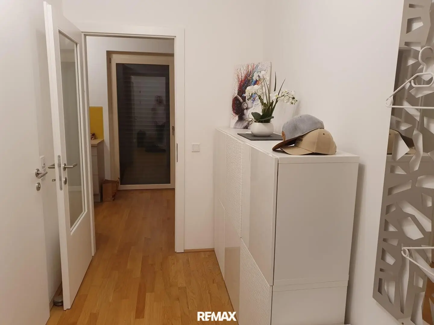 Bright 2-room apartment with balcony