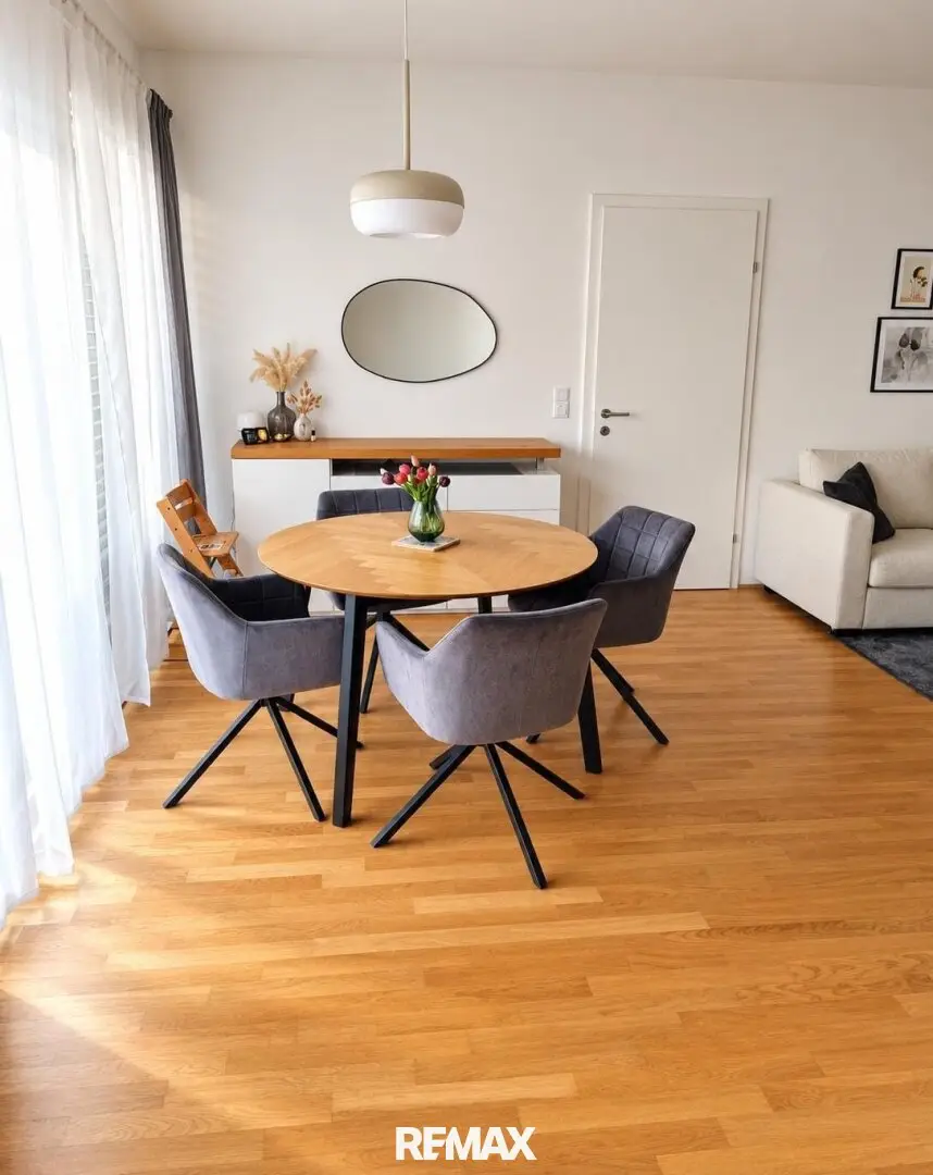 Bright 2-room apartment with balcony