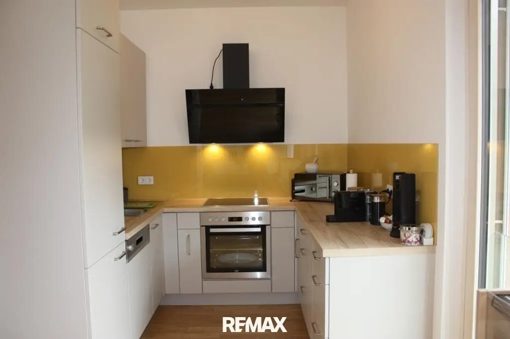 Bright 2-room apartment with balcony