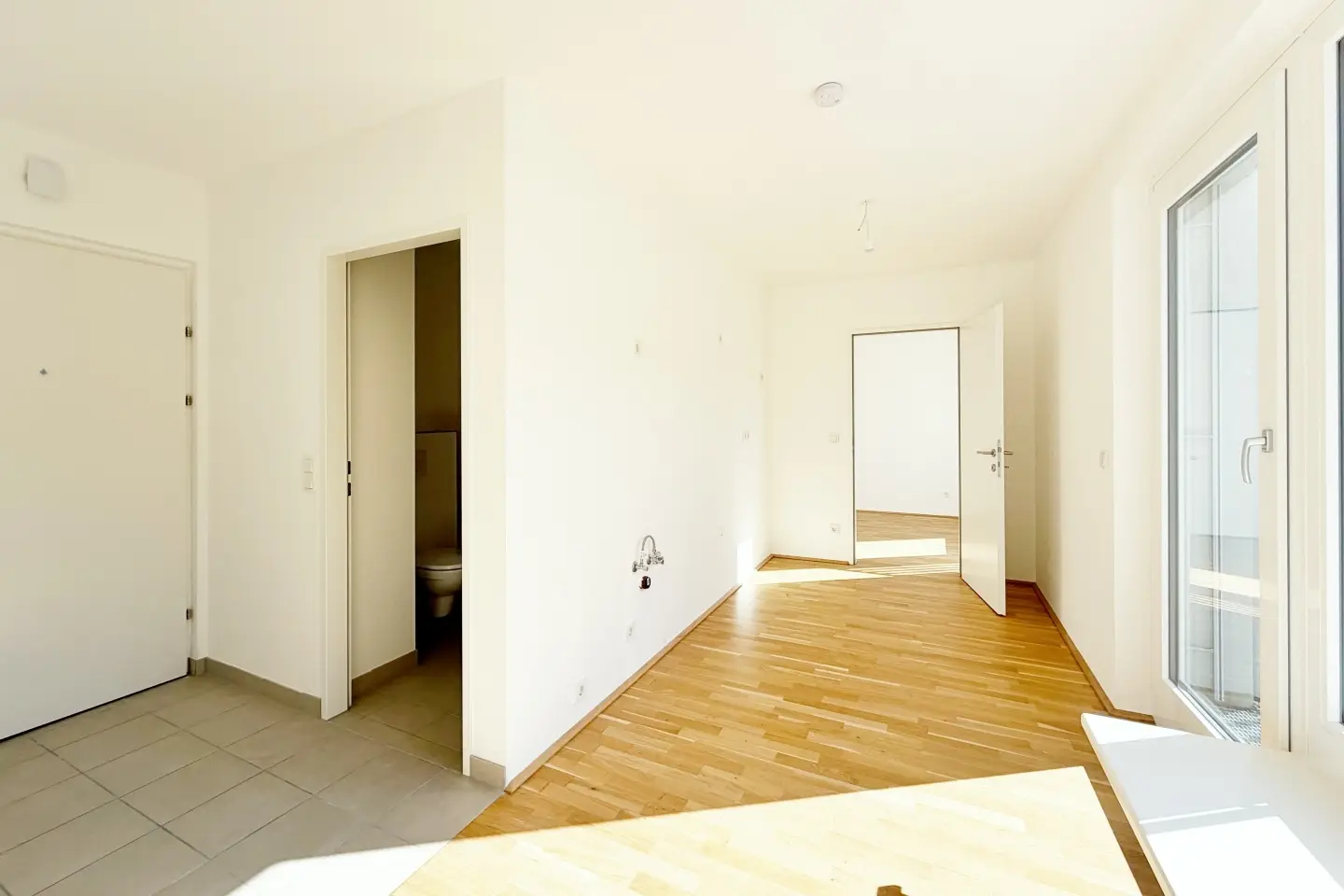 Moderne Wohnung mit großer Terrasse in grüner Lage