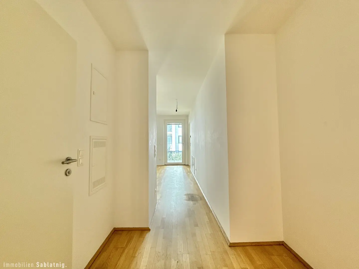 STYLISH LIVING! Modern 2-room apartment with balcony in Vienna Favoriten!