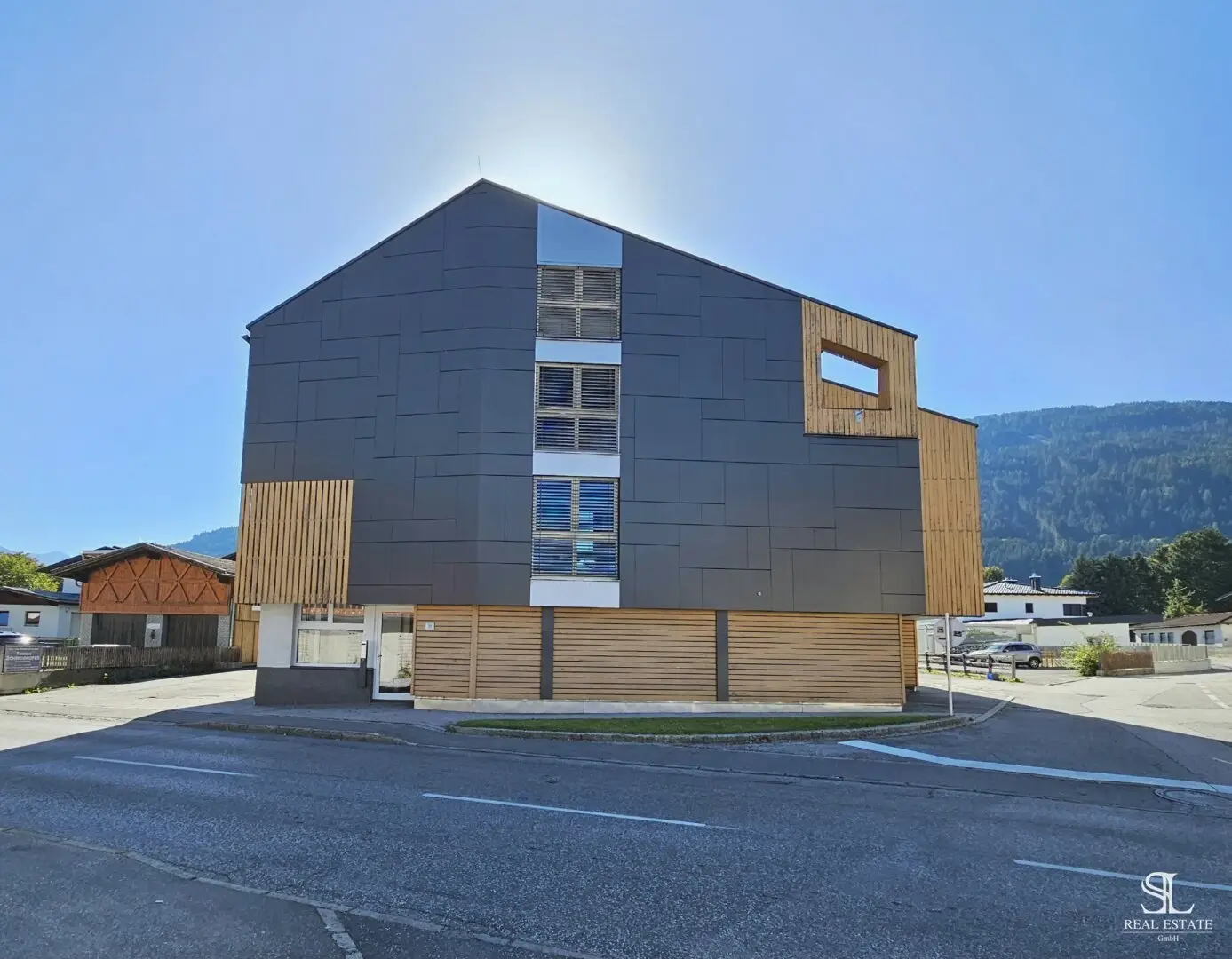 Moderne 2-Zimmer-Maisonette mit Balkon und Garage in Birgitz