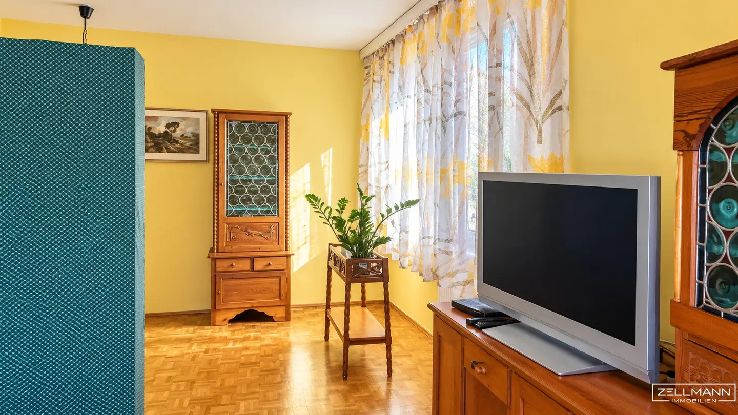 PRESSBAUM MIT WEITBLICK – 3 ZIMMER, LOGGIA &amp; WIENERWALD VOR DER NASE | ZELLMANN IMMOBILIEN
