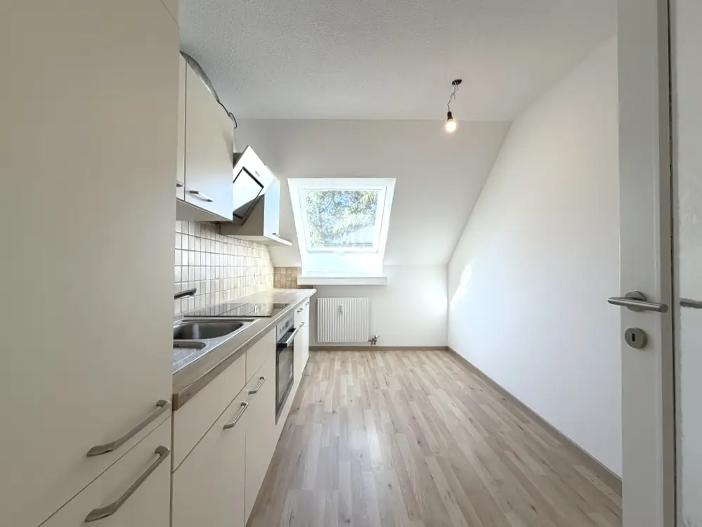 Lichtdurchflutete Dachgeschosswohnung mit Balkon
